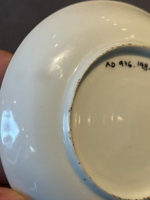 An exceptional Chinese famille rose semi-eggshell porcelain cup and saucer with fine figural design, Yongzheng — foto 9