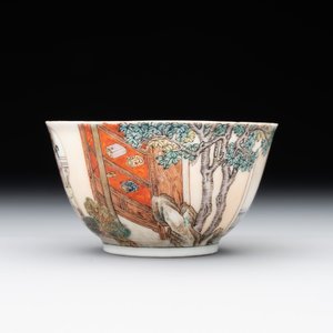 An exceptional Chinese famille rose semi-eggshell porcelain cup and saucer with fine figural design, Yongzheng — foto 5