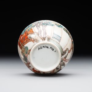 An exceptional Chinese famille rose semi-eggshell porcelain cup and saucer with fine figural design, Yongzheng — foto 9