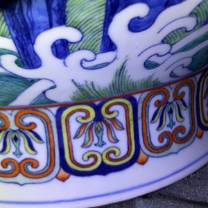 An exceptional Chinese imperial doucai 'dragon' vase, Qianlong seal mark and of the period — 照片 32