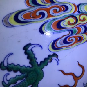 An exceptional Chinese imperial doucai 'dragon' vase, Qianlong seal mark and of the period — 照片 34