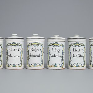 An exceptional collection of 35 French faience albarello-type drug jars, Rouen, France, late 18th C. — 照片 6