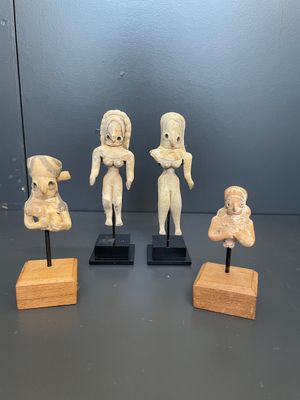 An exceptional collection of terracotta idols, Mehrgarh, Syro-Hittite states and Indus Valley, 35th/3rd C. B.C. — photo 1