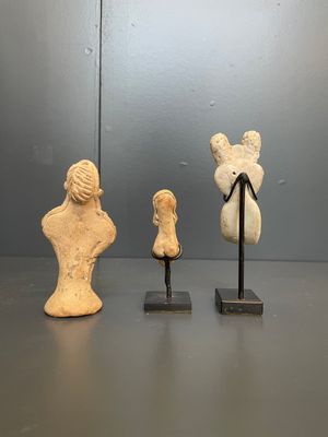 An exceptional collection of terracotta idols, Mehrgarh, Syro-Hittite states and Indus Valley, 35th/3rd C. B.C. — photo 11
