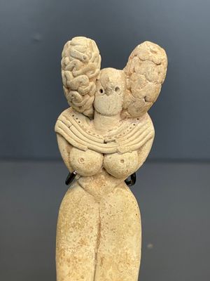 An exceptional collection of terracotta idols, Mehrgarh, Syro-Hittite states and Indus Valley, 35th/3rd C. B.C. — photo 12