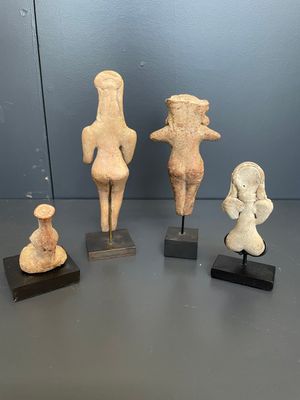 An exceptional collection of terracotta idols, Mehrgarh, Syro-Hittite states and Indus Valley, 35th/3rd C. B.C. — photo 20