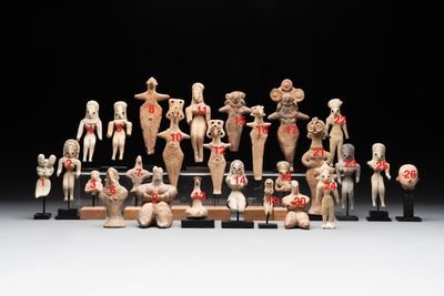 An exceptional collection of terracotta idols, Mehrgarh, Syro-Hittite states and Indus Valley, 35th/3rd C. B.C. — photo 25