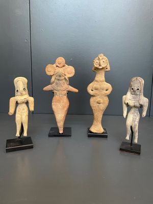 An exceptional collection of terracotta idols, Mehrgarh, Syro-Hittite states and Indus Valley, 35th/3rd C. B.C. — photo 4