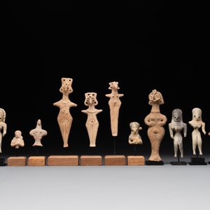 An exceptional collection of terracotta idols, Mehrgarh, Syro-Hittite states and Indus Valley, 35th/3rd C. B.C. — photo 2