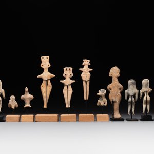 An exceptional collection of terracotta idols, Mehrgarh, Syro-Hittite states and Indus Valley, 35th/3rd C. B.C. — photo 3