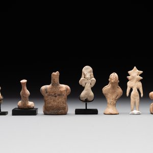An exceptional collection of terracotta idols, Mehrgarh, Syro-Hittite states and Indus Valley, 35th/3rd C. B.C. — photo 5