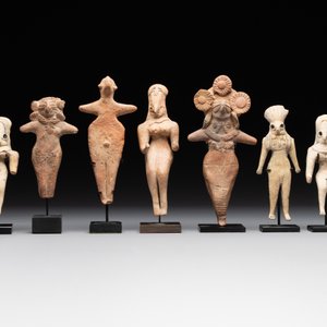 An exceptional collection of terracotta idols, Mehrgarh, Syro-Hittite states and Indus Valley, 35th/3rd C. B.C. — photo 6