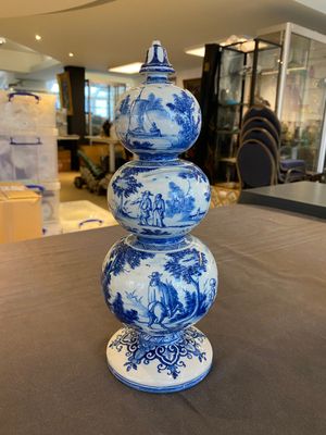 An exceptional Dutch Delft blue and white triple gourd money bank, early 18th C. — photo 1