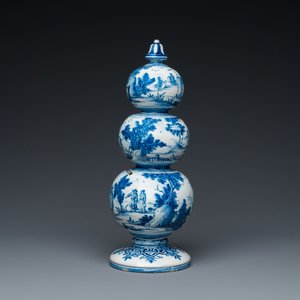 An exceptional Dutch Delft blue and white triple gourd money bank, early 18th C. — photo 5