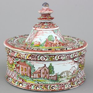 An exceptional Dutch Delft petit feu round tobacco box and cover, 18th C. — photo 1