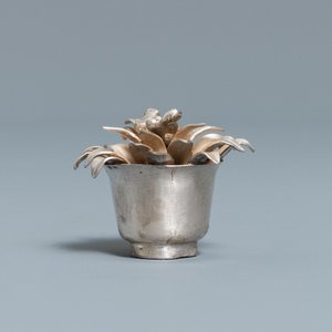 An exceptional large Chinese inscribed silver tripod censer on stand, 19th C. — photo 17