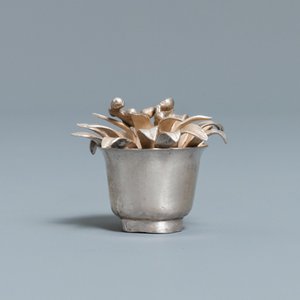 An exceptional large Chinese inscribed silver tripod censer on stand, 19th C. — photo 18