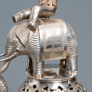 An exceptional large Chinese inscribed silver tripod censer on stand, 19th C. — photo 22