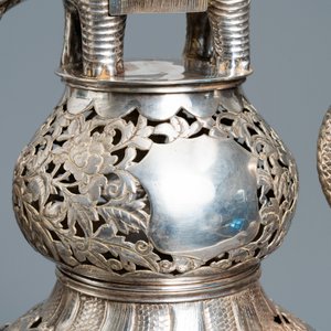 An exceptional large Chinese inscribed silver tripod censer on stand, 19th C. — photo 24