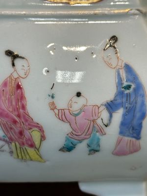An exceptional large hexagonal Chinese famille rose teapot and cover, Yongzheng — 照片 15