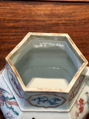 An exceptional large hexagonal Chinese famille rose teapot and cover, Yongzheng — 照片 10