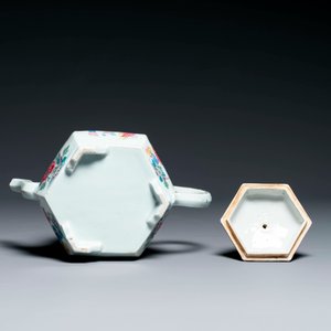 An exceptional large hexagonal Chinese famille rose teapot and cover, Yongzheng — 照片 6