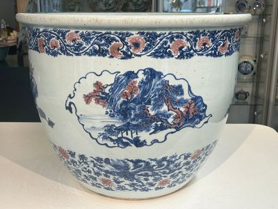 An exceptional massive Chinese blue, white and copper-red fish bowl with antiquities and 'Master of the rocks'-style panels, Kangxi — photo 1