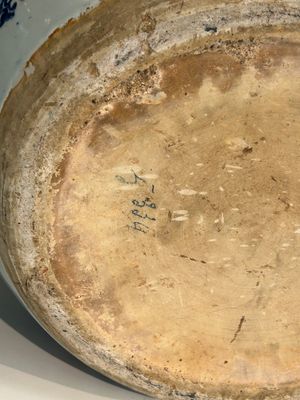 An exceptional massive Chinese blue, white and copper-red fish bowl with antiquities and 'Master of the rocks'-style panels, Kangxi — photo 12