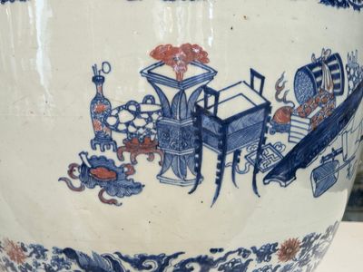 An exceptional massive Chinese blue, white and copper-red fish bowl with antiquities and 'Master of the rocks'-style panels, Kangxi — photo 18