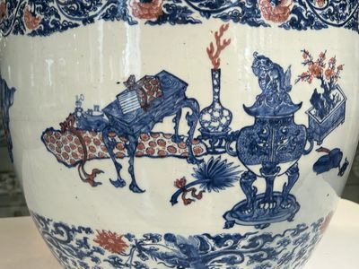 An exceptional massive Chinese blue, white and copper-red fish bowl with antiquities and 'Master of the rocks'-style panels, Kangxi — photo 36