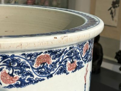 An exceptional massive Chinese blue, white and copper-red fish bowl with antiquities and 'Master of the rocks'-style panels, Kangxi — photo 38