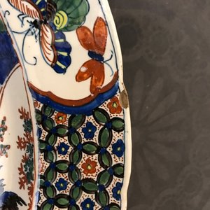 An exceptional polychrome Dutch Delft famille verte-style 'mythical beasts' dish, 18th C. — 照片 5