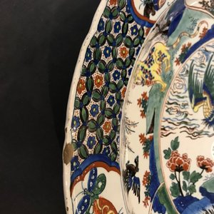 An exceptional polychrome Dutch Delft famille verte-style 'mythical beasts' dish, 18th C. — 照片 7