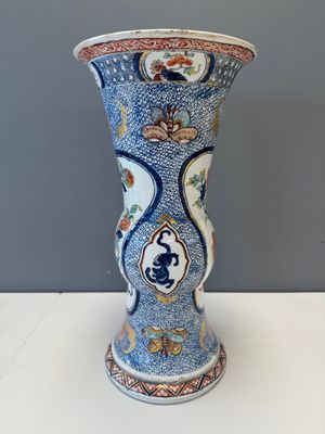 An exceptional polychrome Dutch Delft five-piece garniture in Chinese Kangxi style, first quarter 18th C. — photo 18
