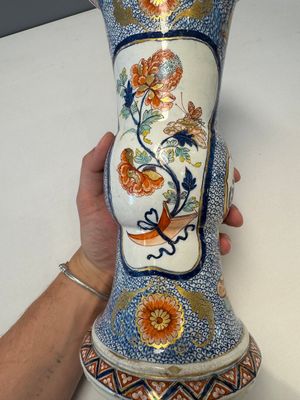 An exceptional polychrome Dutch Delft five-piece garniture in Chinese Kangxi style, first quarter 18th C. — photo 20