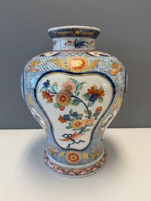 An exceptional polychrome Dutch Delft five-piece garniture in Chinese Kangxi style, first quarter 18th C. — photo 31