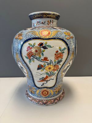 An exceptional polychrome Dutch Delft five-piece garniture in Chinese Kangxi style, first quarter 18th C. — photo 32