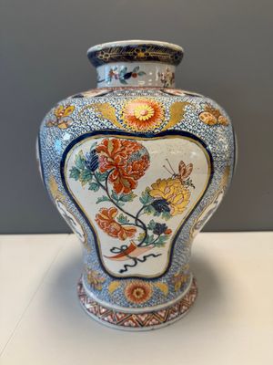 An exceptional polychrome Dutch Delft five-piece garniture in Chinese Kangxi style, first quarter 18th C. — photo 33