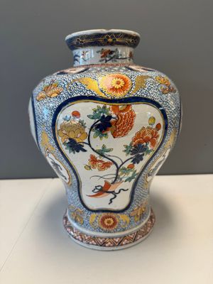 An exceptional polychrome Dutch Delft five-piece garniture in Chinese Kangxi style, first quarter 18th C. — photo 34