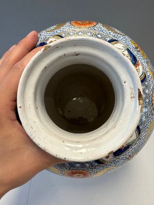 An exceptional polychrome Dutch Delft five-piece garniture in Chinese Kangxi style, first quarter 18th C. — photo 38