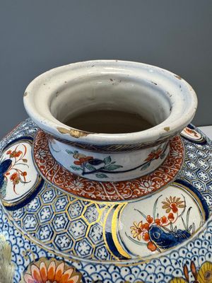 An exceptional polychrome Dutch Delft five-piece garniture in Chinese Kangxi style, first quarter 18th C. — photo 39