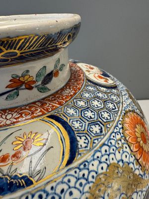 An exceptional polychrome Dutch Delft five-piece garniture in Chinese Kangxi style, first quarter 18th C. — photo 40