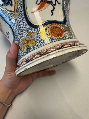 An exceptional polychrome Dutch Delft five-piece garniture in Chinese Kangxi style, first quarter 18th C. — photo 44
