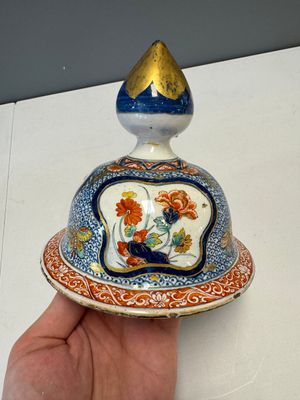 An exceptional polychrome Dutch Delft five-piece garniture in Chinese Kangxi style, first quarter 18th C. — photo 46