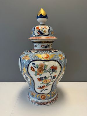 An exceptional polychrome Dutch Delft five-piece garniture in Chinese Kangxi style, first quarter 18th C. — photo 56