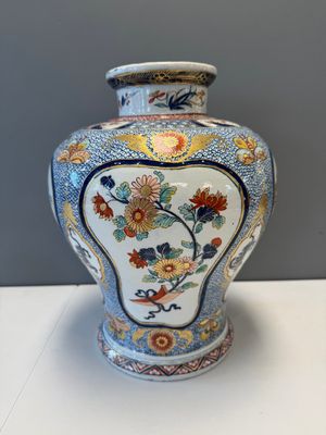 An exceptional polychrome Dutch Delft five-piece garniture in Chinese Kangxi style, first quarter 18th C. — photo 57