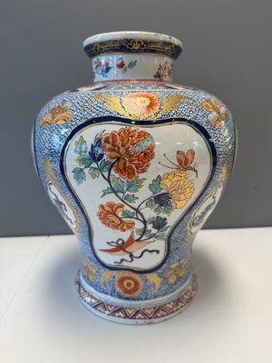An exceptional polychrome Dutch Delft five-piece garniture in Chinese Kangxi style, first quarter 18th C. — photo 59
