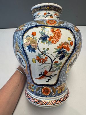 An exceptional polychrome Dutch Delft five-piece garniture in Chinese Kangxi style, first quarter 18th C. — photo 61