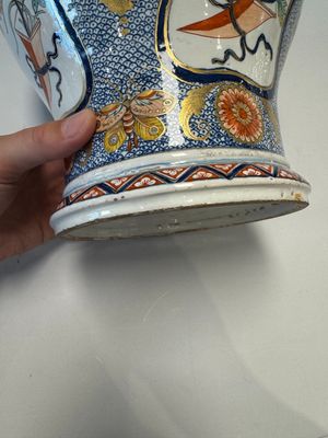 An exceptional polychrome Dutch Delft five-piece garniture in Chinese Kangxi style, first quarter 18th C. — photo 70