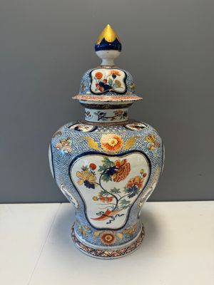 An exceptional polychrome Dutch Delft five-piece garniture in Chinese Kangxi style, first quarter 18th C. — photo 81